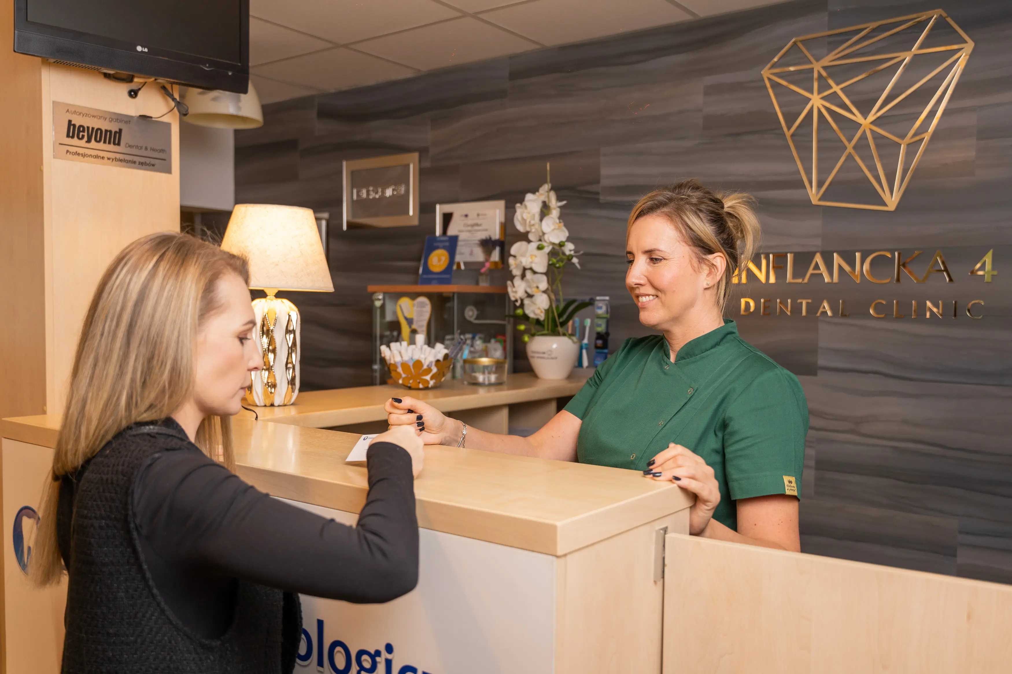 Stomatologia estetyczna i bonding — Inflancka 4 Dental Clinic Wrocław